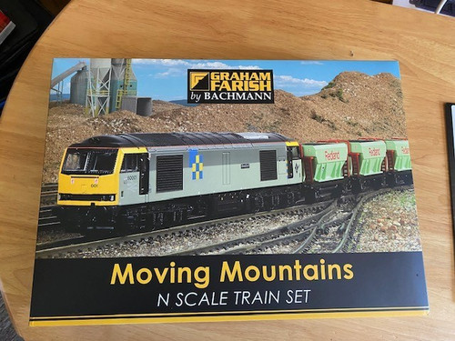 Graham farish 370 221 moving - graham,